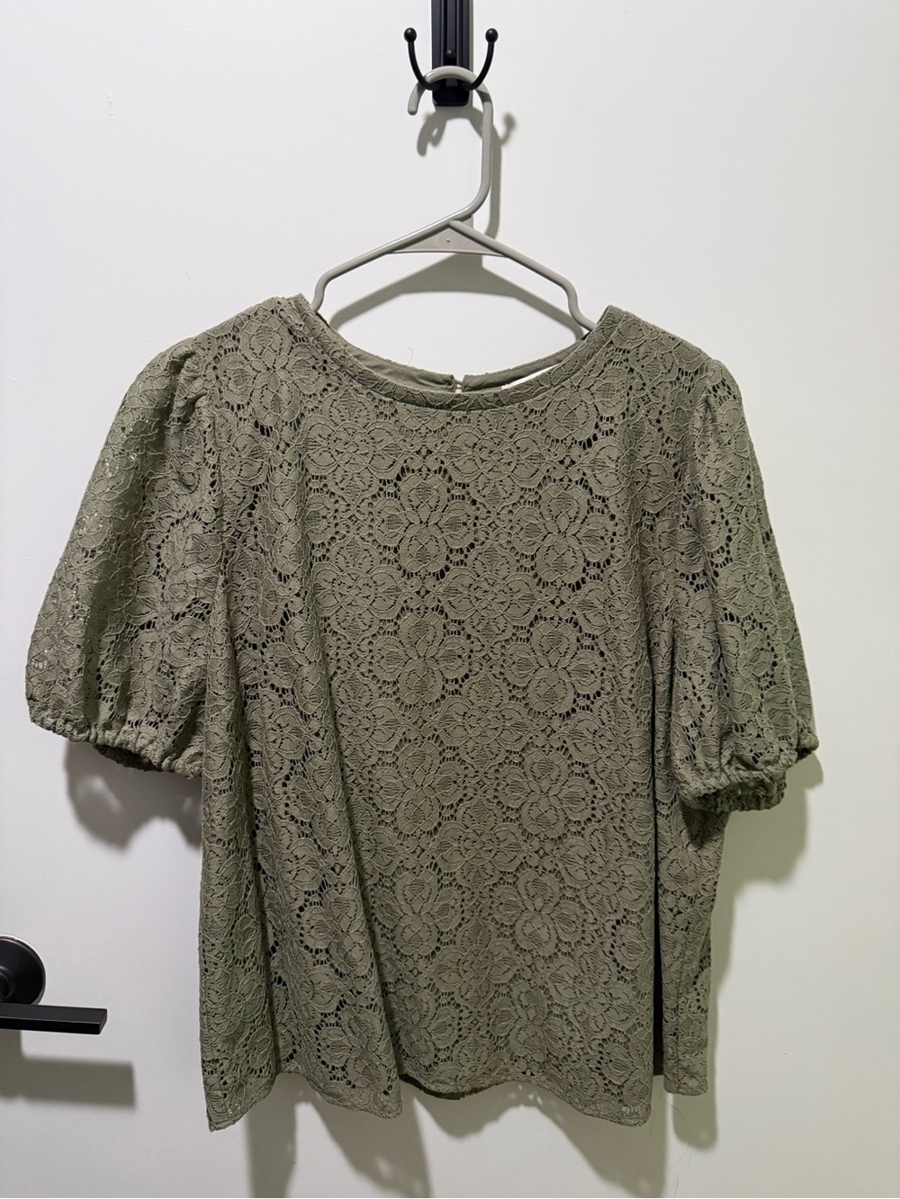 Loft Women’s Olive Lace Puff-Sleeve Top